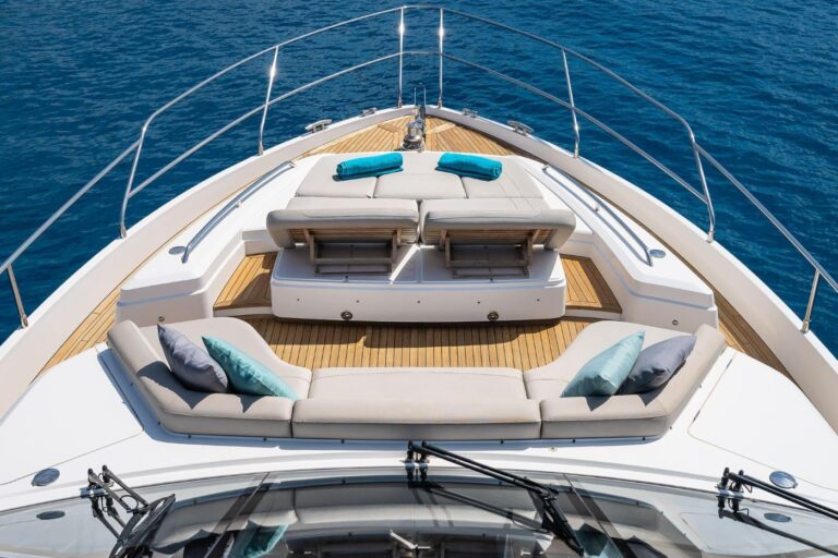 Foredeck Relaxation Area