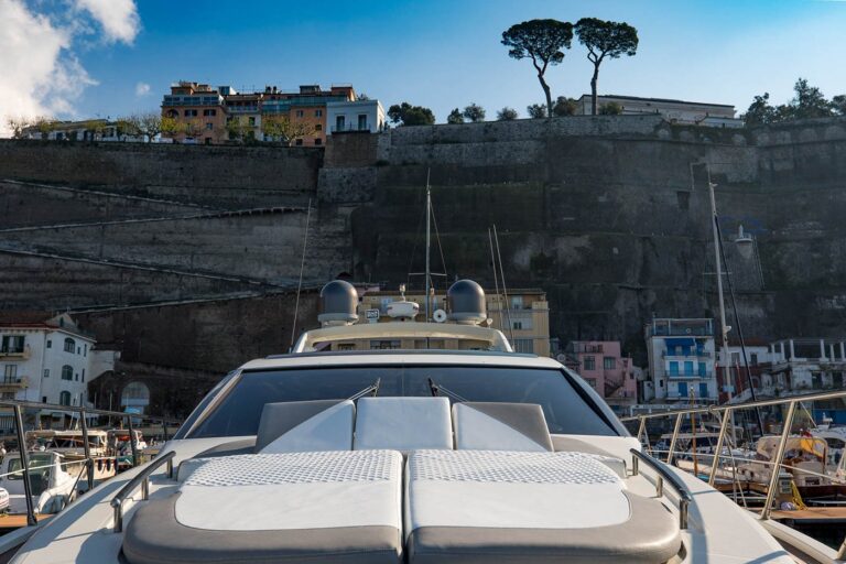 ZEUS Exterior - Foredeck
