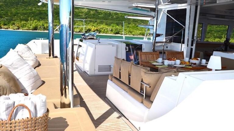 ZYLKENE - Aft deck
