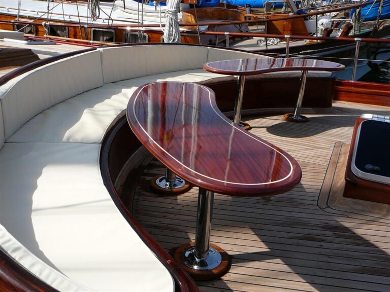 Zephyria II - front seating area