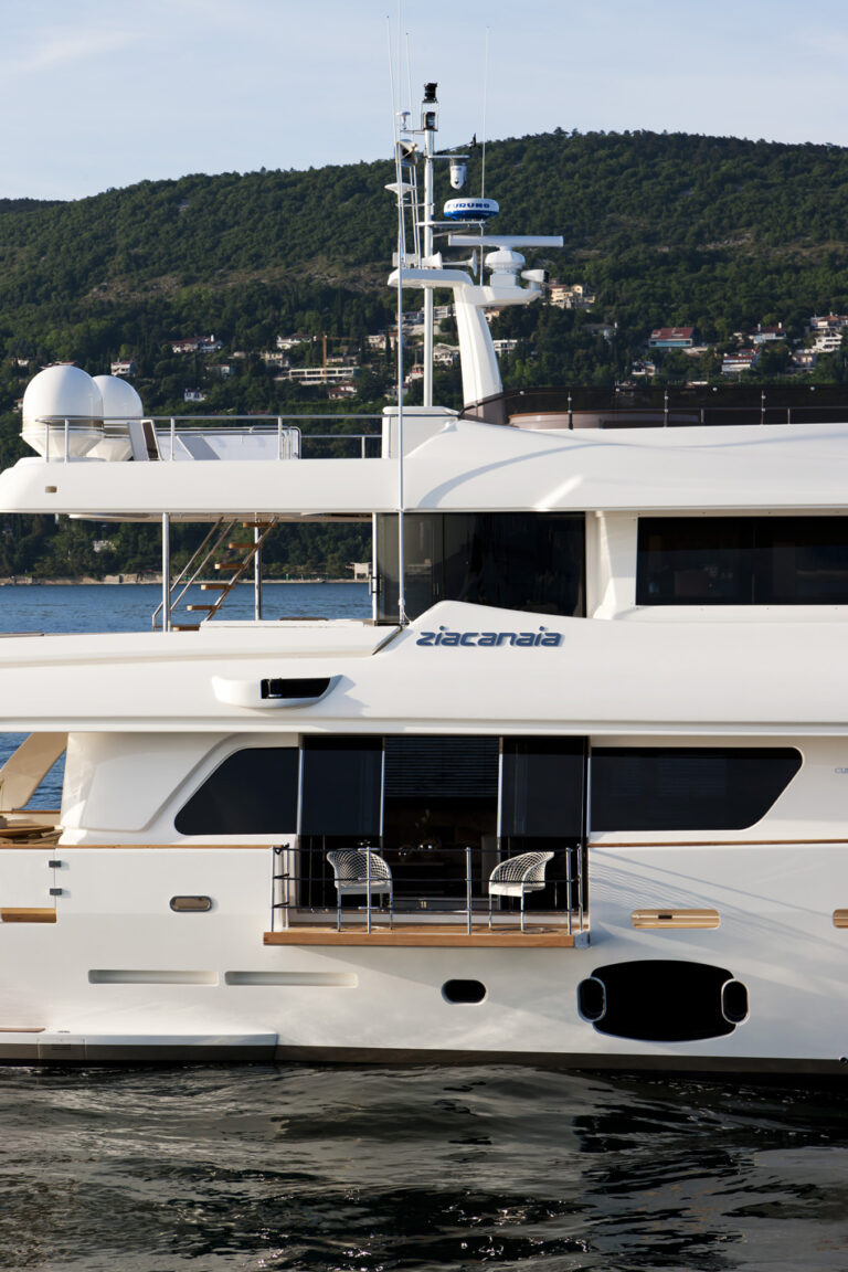 Ziacanaia motoryacht N33 by Custom Line - Ferretti Group  - Panoramic Terrace