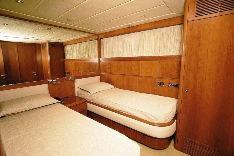 Twin cabin