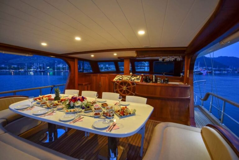 Aft Deck Alfresco Dining Area - Evening