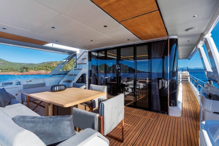 Aft Deck Alfresco Dining - Sistership