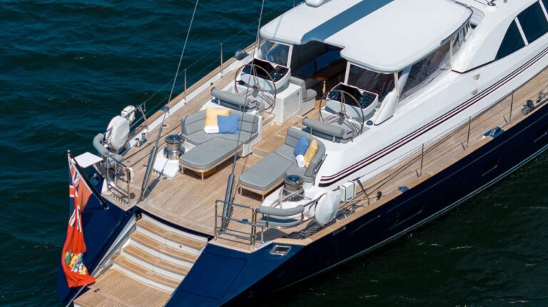 Aft Deck And Swim Platform