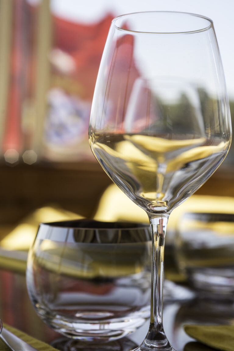 Aft Deck Dining Detail