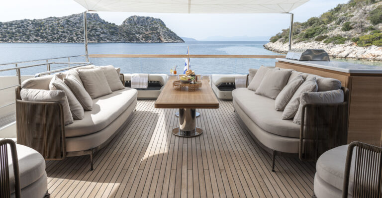 Aft Deck Seatin G