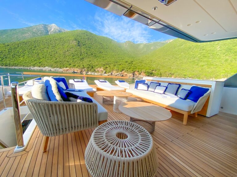 Aft Deck © LOIC B