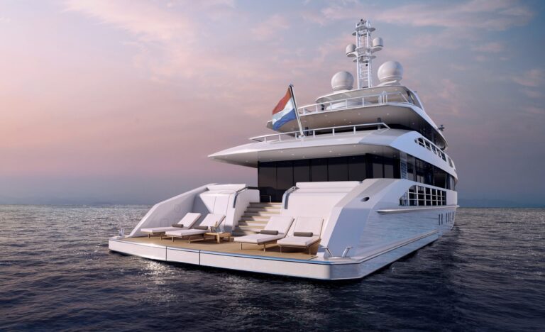 Aft Design With Wide Stairway
