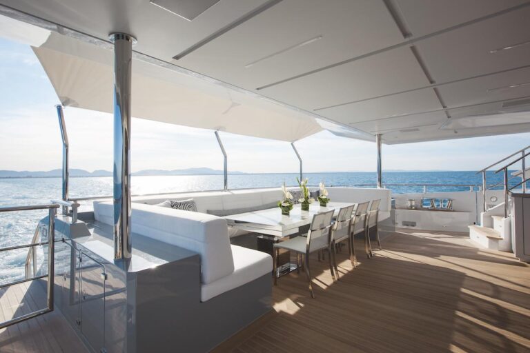 Aft Main Deck Alfresco Dining Set Up