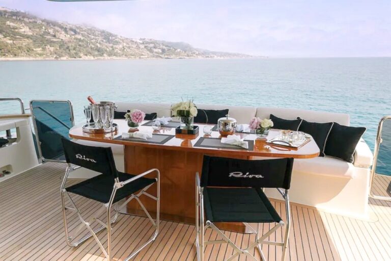 Al Fresco Dining Aft