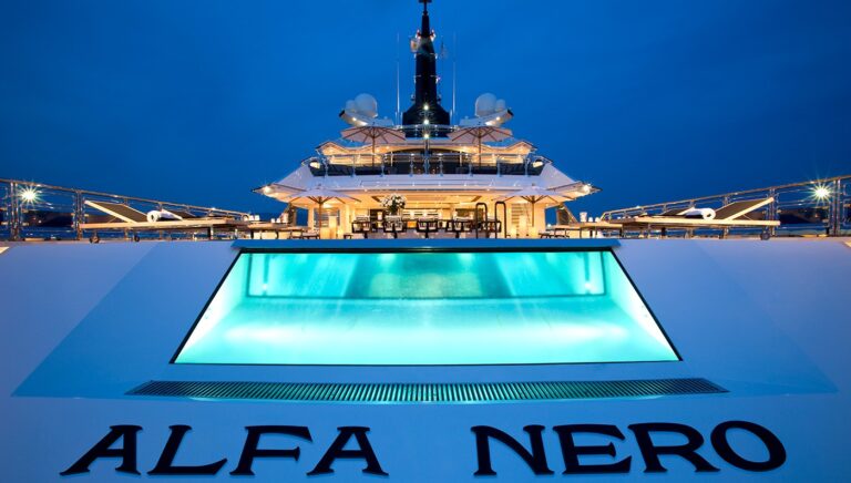 Alfa Nero Yacht Pool