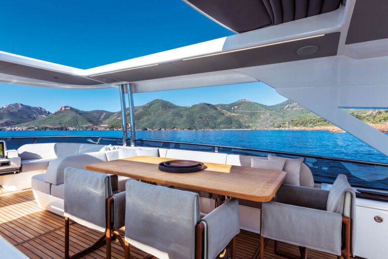Alfreco Dining On Flybridge - Sistership