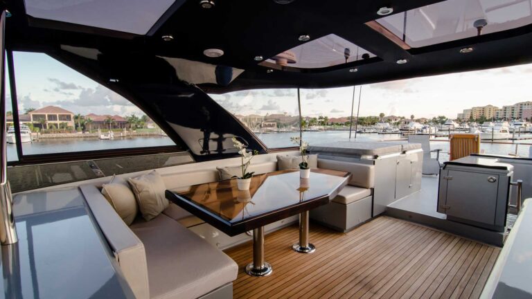 Alfresco Dining On Flybridge