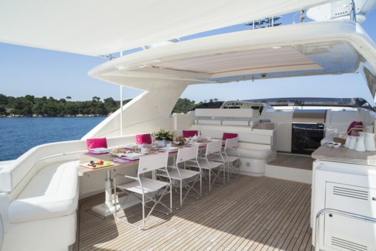 Alfresco Dining On Flybridge Deck
