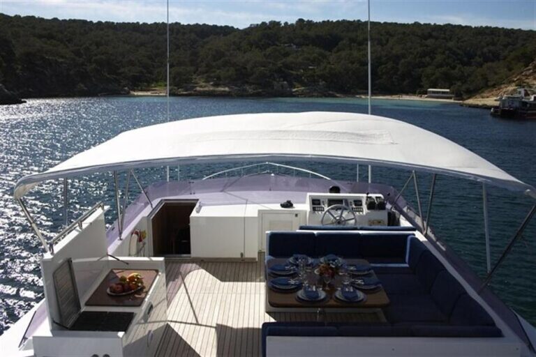 Alfresco Dining On Board Akhir Mizar Of London