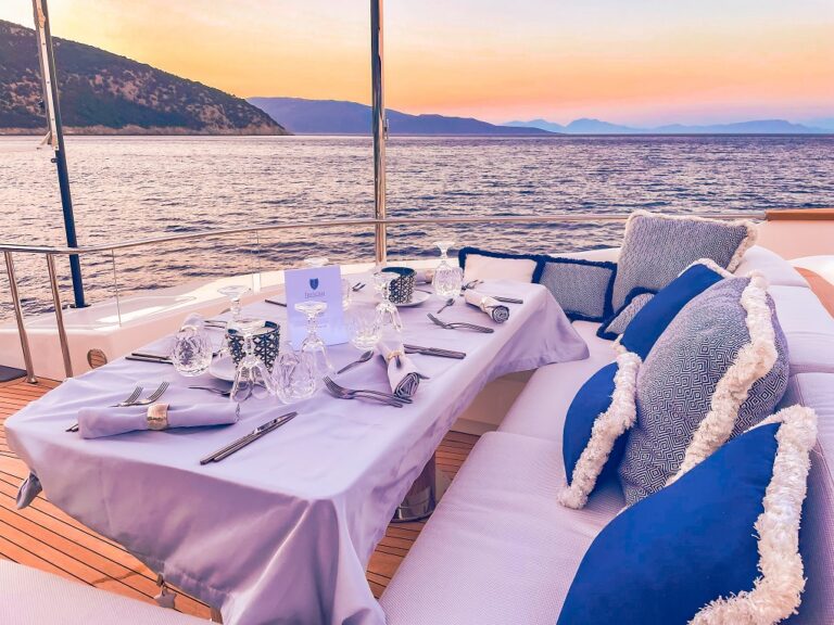 Alfresco Dining Set Up