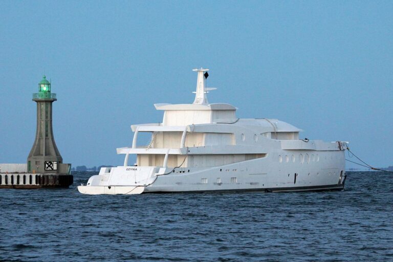 Amels 5503 Stern. Photo credit Dutch Mega Yachts