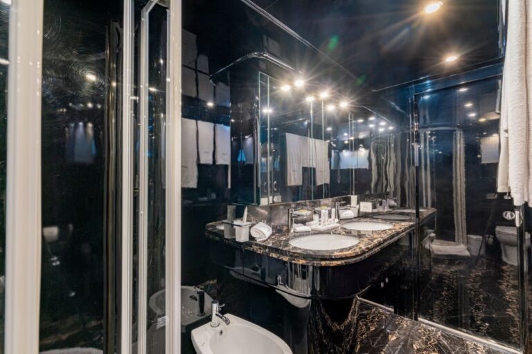 Bathroom 03