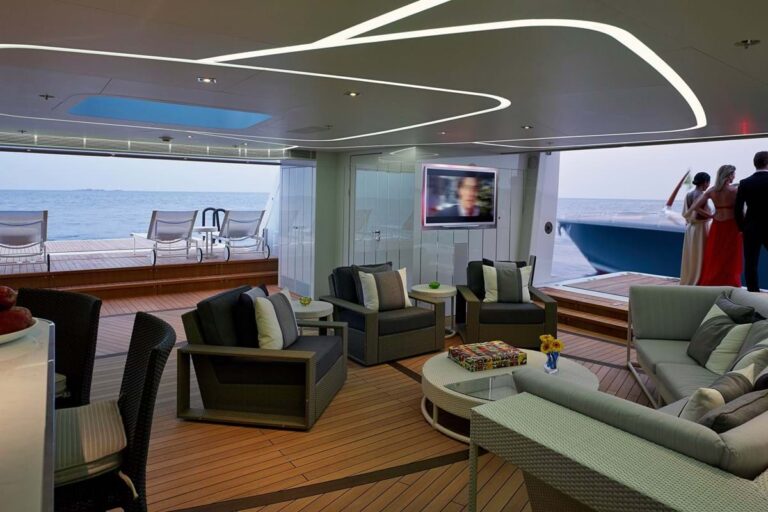 Beach Club That Opens Up