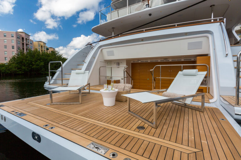 Beautiful Beach Club - Swim Platform
