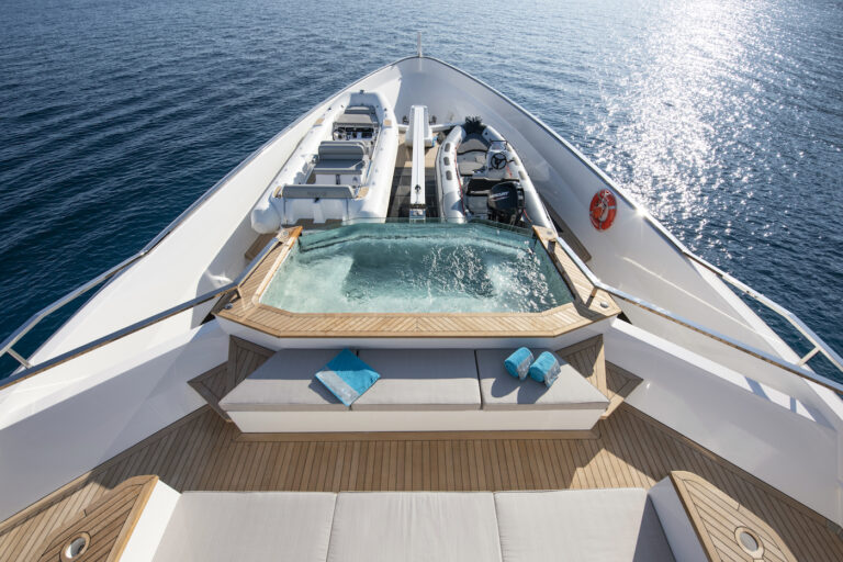 Bow Jacuzzi Pool