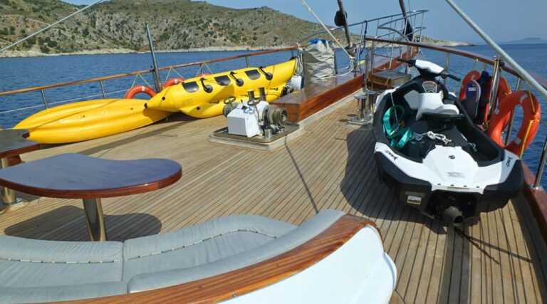 Bow Deck With Toys