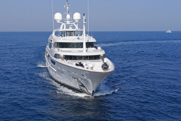 59m Custom Superyacht