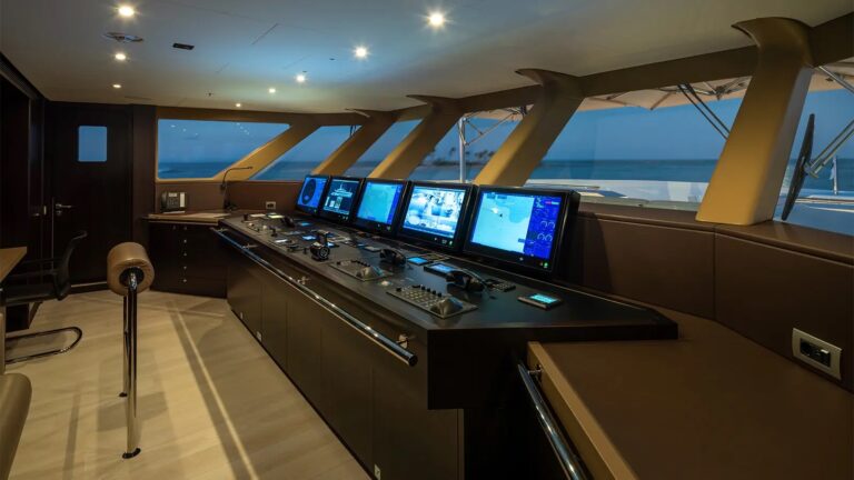 Bridge  - Photo © Heesen Yachts