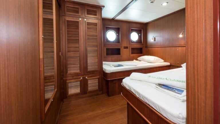 Cabin With Double Bedroom