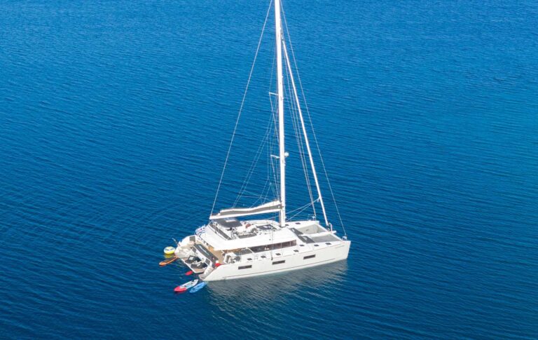 Catamaran PHANTOM