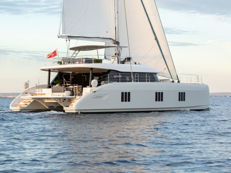 Catamaran Yacht SUNBREEZE