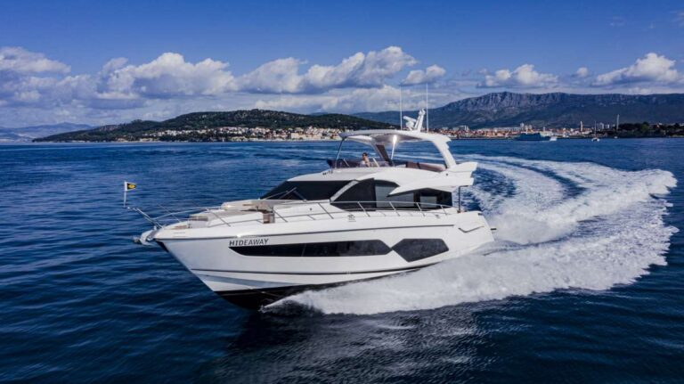 Charter Yacht HIDEAWAY