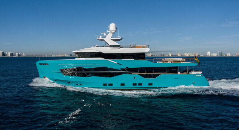 Yacht ZARANIA