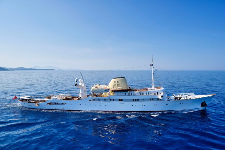 CHRISTINA O - Underway