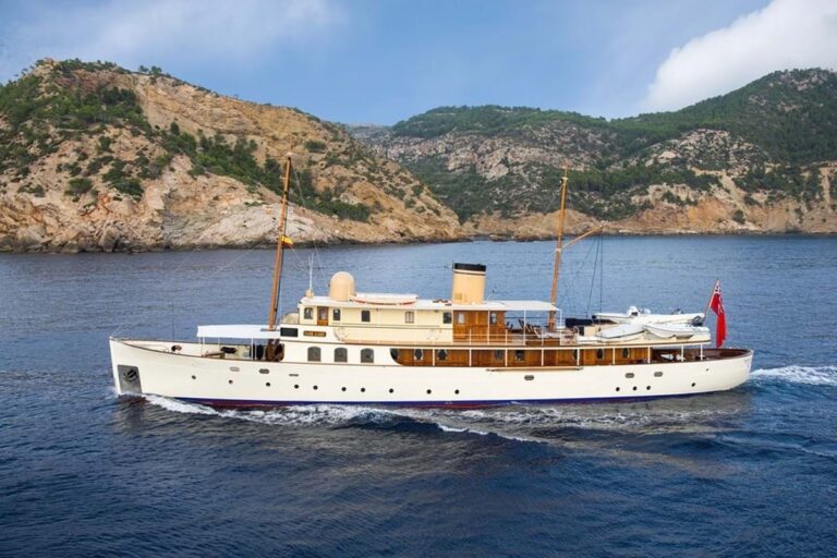 Classic Yacht FAIR LADY