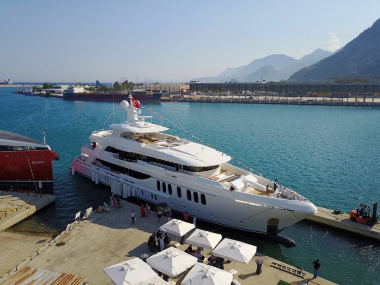 Cmb Superyacht Liquid Sky Launched