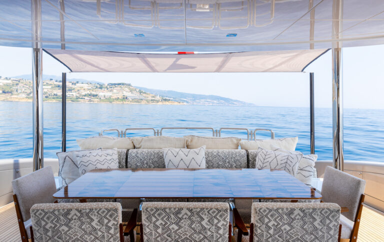 Cockpit Aft Dining Area