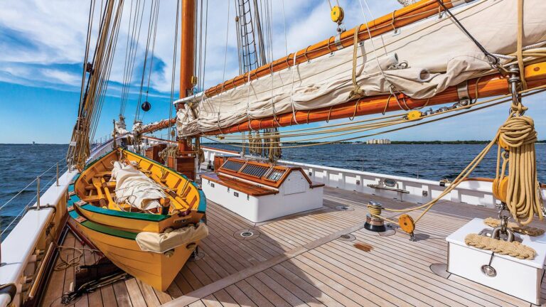 Columbia Classic Sailing Yacht - Deck