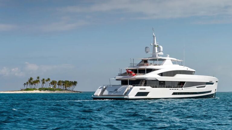 Cruising  - Photo © Heesen Yachts