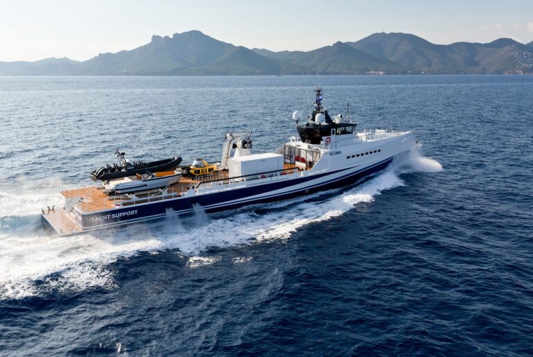 Damen Yacht AXIS - Running
