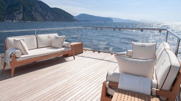 Dech Seating
