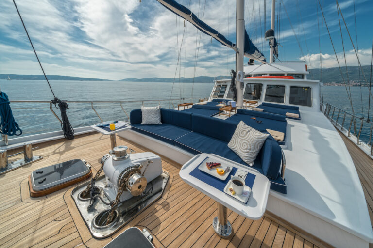 Deck Louning And Sunbathing Area