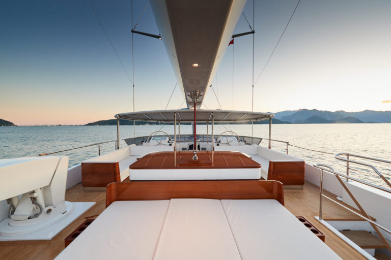 Deck Sunbathing Area
