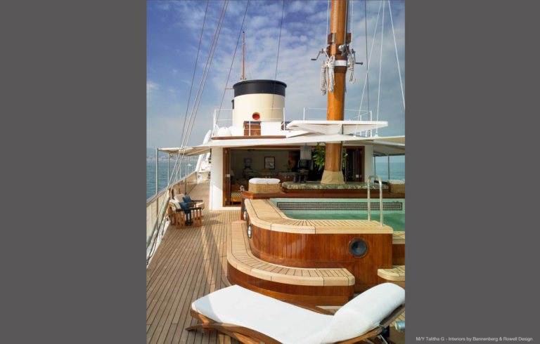 Deck With Jacuzzi