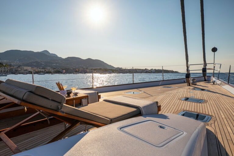 Deck  ©YachtShot