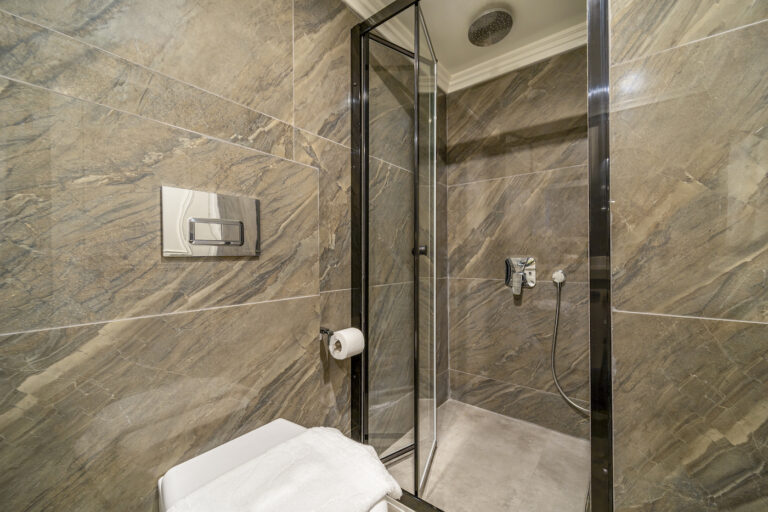 Double Cabin 1 - Ensuite