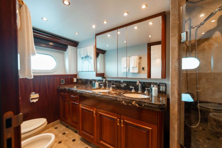 Double Cabin Ensuite Bathroom