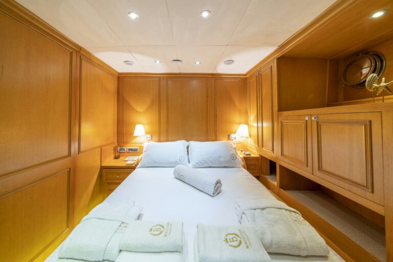 Double Cabin - Guests