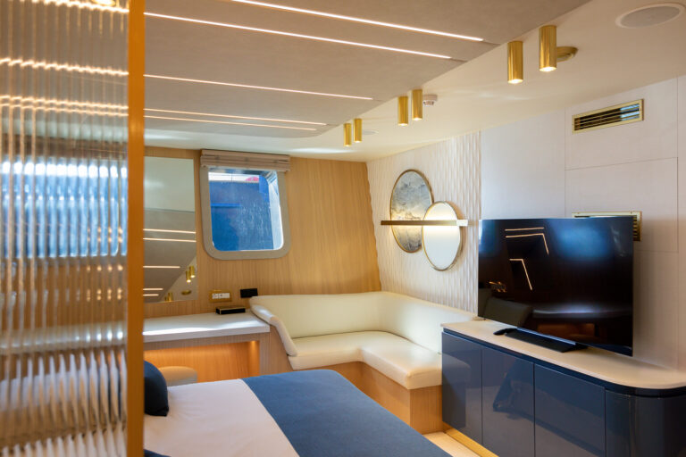 Double Cabin With Tv 3